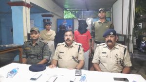 पुलिस गिरफ्त में आरोपी