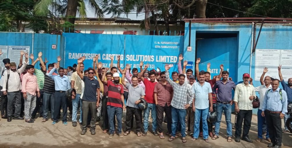 Adityapur Jmt Company Labour Protests: जेएमटी ऑटो प्लांट 2 के पुराने कर्मचारियों ने किया विरोध प्रदर्शन, बकाया वेतन और पुनर्नियुक्ति की मांग IMG 20250718 WA0005