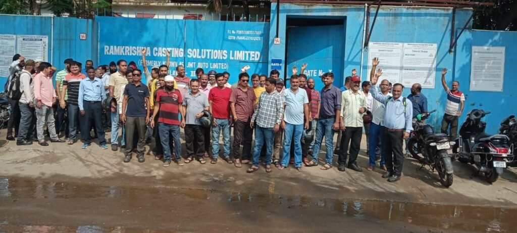 Adityapur Jmt Company Labour Protests: जेएमटी ऑटो प्लांट 2 के पुराने कर्मचारियों ने किया विरोध प्रदर्शन, बकाया वेतन और पुनर्नियुक्ति की मांग 1 img 20250718 wa00062974434157840964286