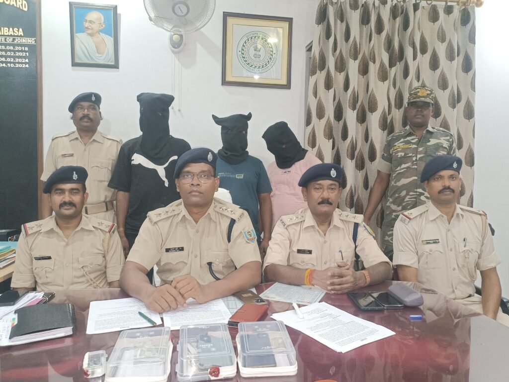 सदर बाजार से 5 लाख की लूटकांड मामले में पुलिस को फिर सफलता, और तीन आरोपी को किया गिरफ्तार IMG 20250909 WA0023