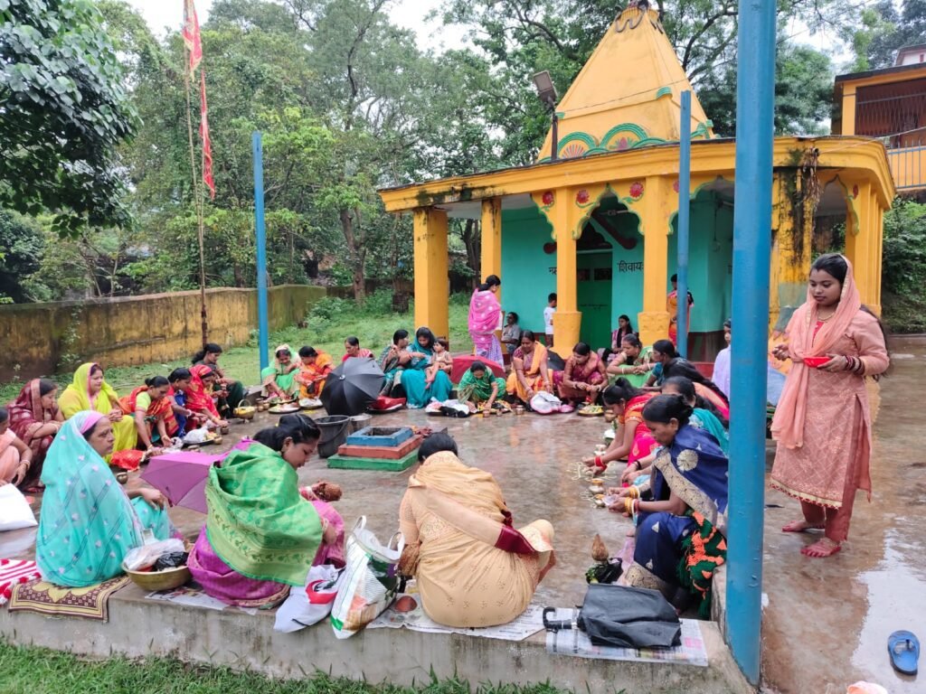 गुआ व आसपास के क्षेत्रों में सुहागिन महिलाओं ने धूमधाम से मनाया जितिया पर्व IMG 20250914 WA0049