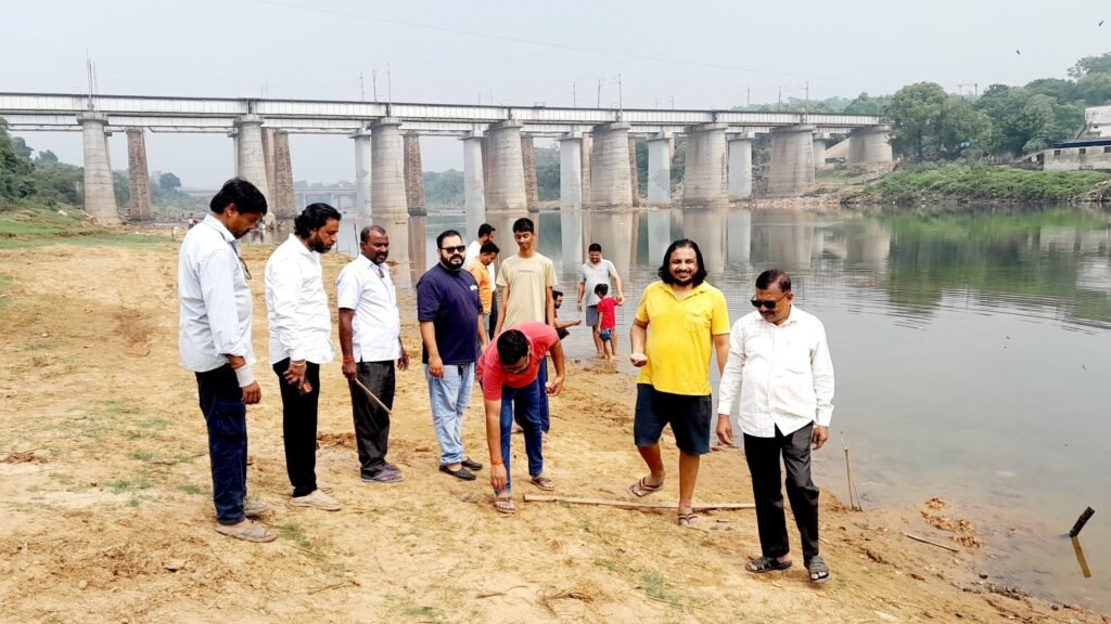 Adityapur:जनकल्याण मोर्चा और जलाडो की पहल — छठ घाट पर दिखी सामूहिक श्रम की मिसाल