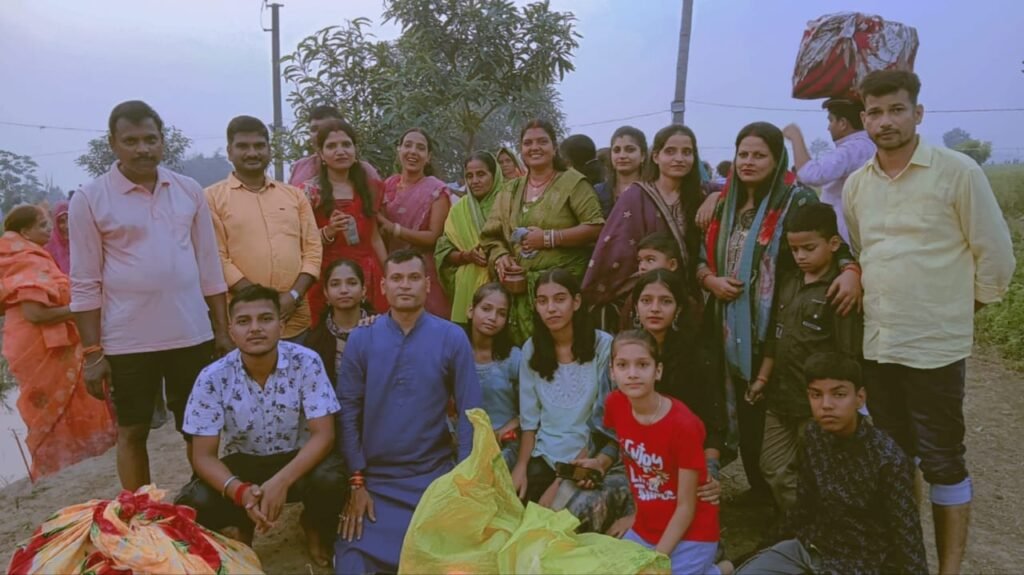 Munger Rampur Chhath Puja: मुंगेर के रामपुर में भक्ति भाव से मनाया गया लोकआस्था का महापर्व छठ, दीपक चौधरी ने की विशेष व्यवस्था IMG 20251027 WA0046