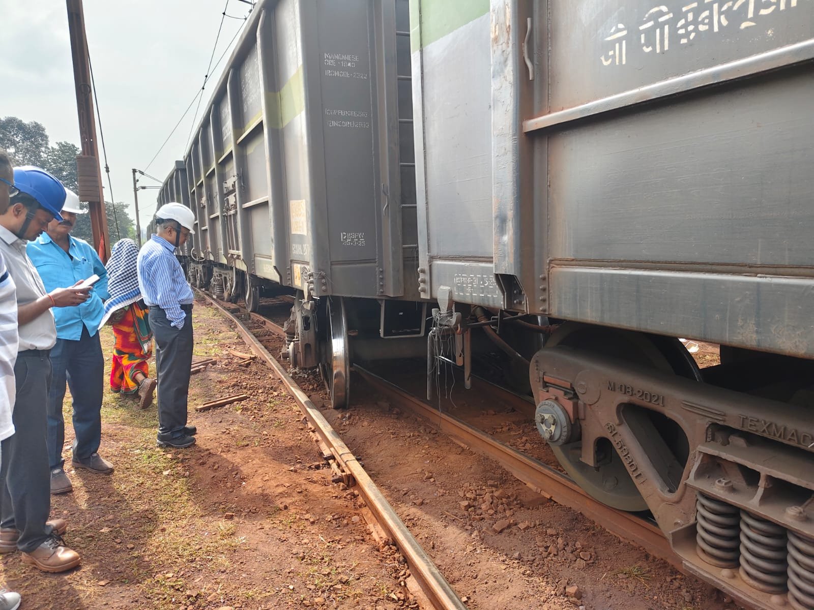 गुआ रेलवे साइडिंग में लगातार दूसरी बार मालगाड़ी बेपटरी, मजदूर संगठन ने सीबीआई जांच की मांग की 1 मालगाड़ी फिर हुई बेपटरी