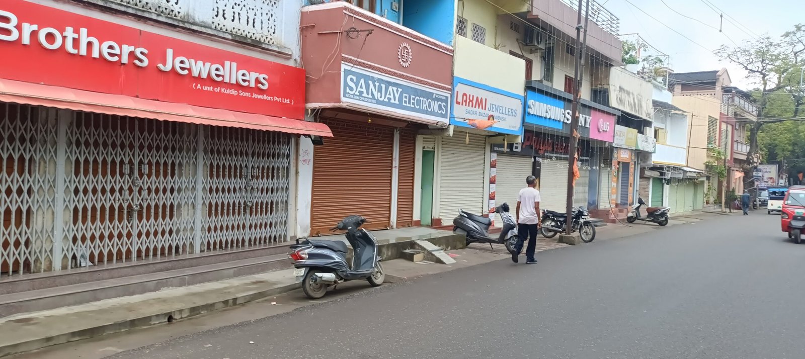 कोल्हान बंद का व्यापक असर, चाईबासा सहित जिले में ठप रही जनजीवन 4 IMG 20251029 WA0044