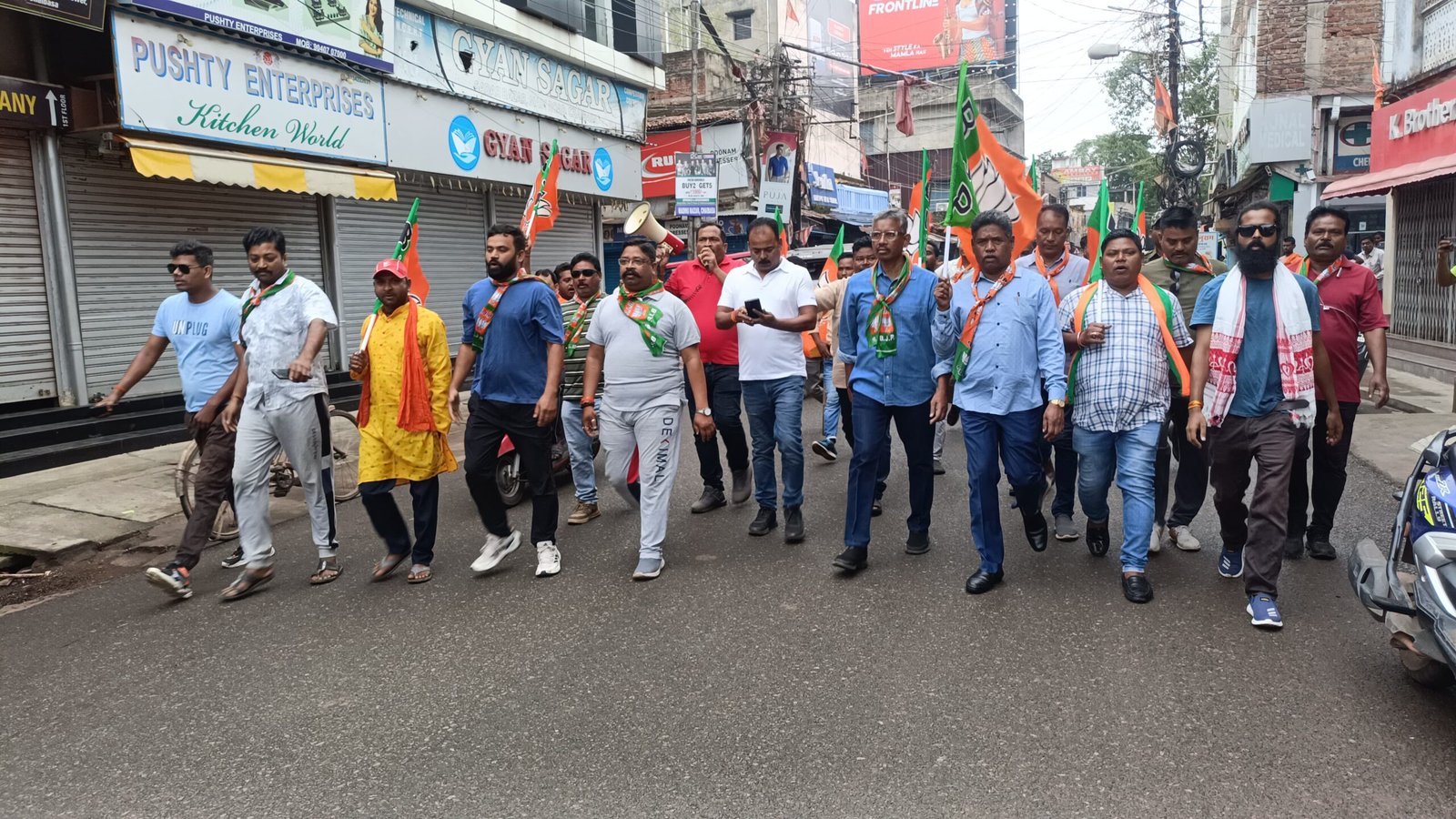 कोल्हान बंद का व्यापक असर, चाईबासा सहित जिले में ठप रही जनजीवन 5 IMG 20251029 WA0047