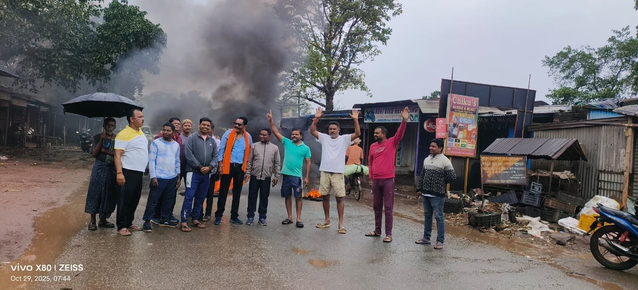 कोल्हान बंद का व्यापक असर, चाईबासा सहित जिले में ठप रही जनजीवन 3 IMG 20251029 WA0051