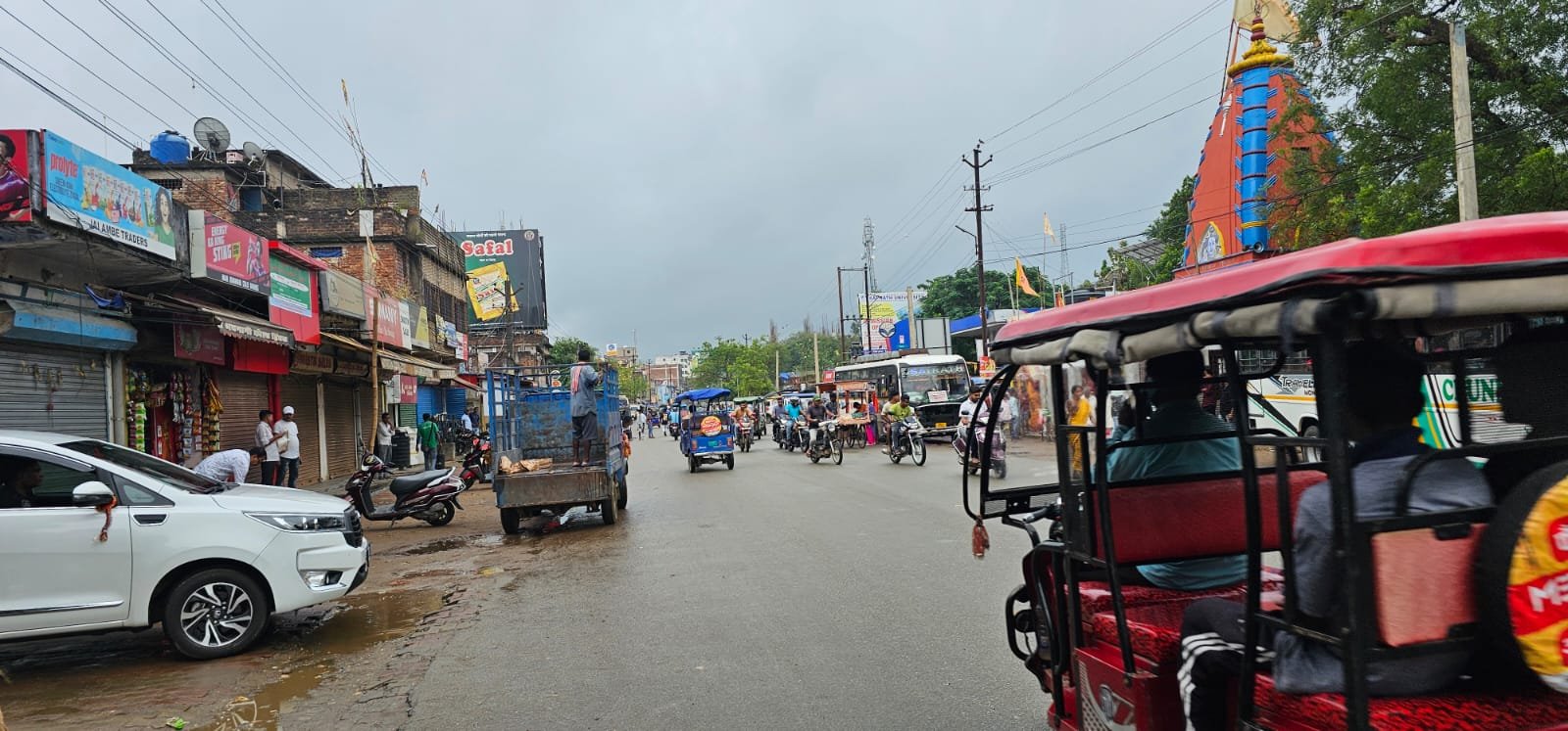 कोल्हान बंद : चाईबासा पुलिस सतर्क, सड़कों से जाम हटाकर आवागमन बहाल करवाया 1 IMG 20251029 WA0076