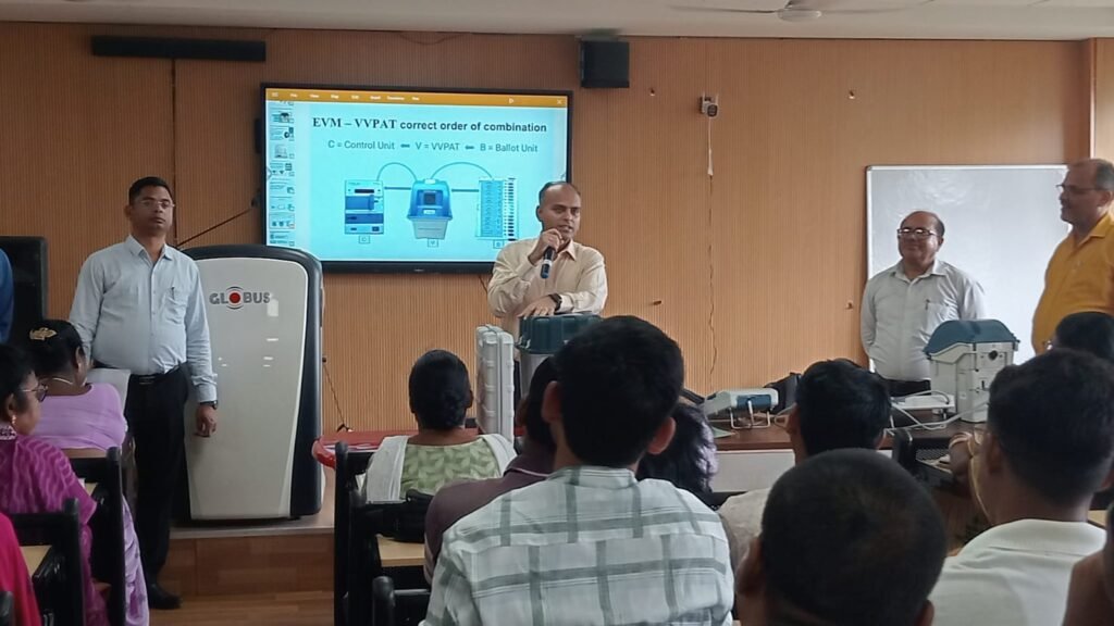 घाटशिला उपचुनाव 2025 : मतदान दलों के दूसरे चरण का प्रशिक्षण जारी, जिला निर्वाचन पदाधिकारी ने दी सख्त हिदायत — “मतदान दिवस पर लापरवाही बर्दाश्त नहीं” IMG 20251031 WA0022