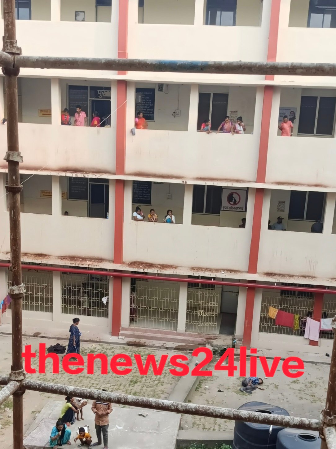 चाईबासा सदर अस्पताल के बिल्डिंग से कूद गया मरीज