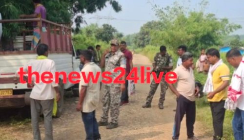 शव को कब्जे में लेकर जाती पुलिस
