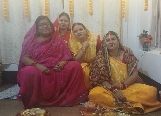 Adityapur Chhath: आस्था और श्रद्धा का पर्व: खरना के बाद छठ व्रतियों का निर्जला तप आरंभ 1 IMG 20251026 200238