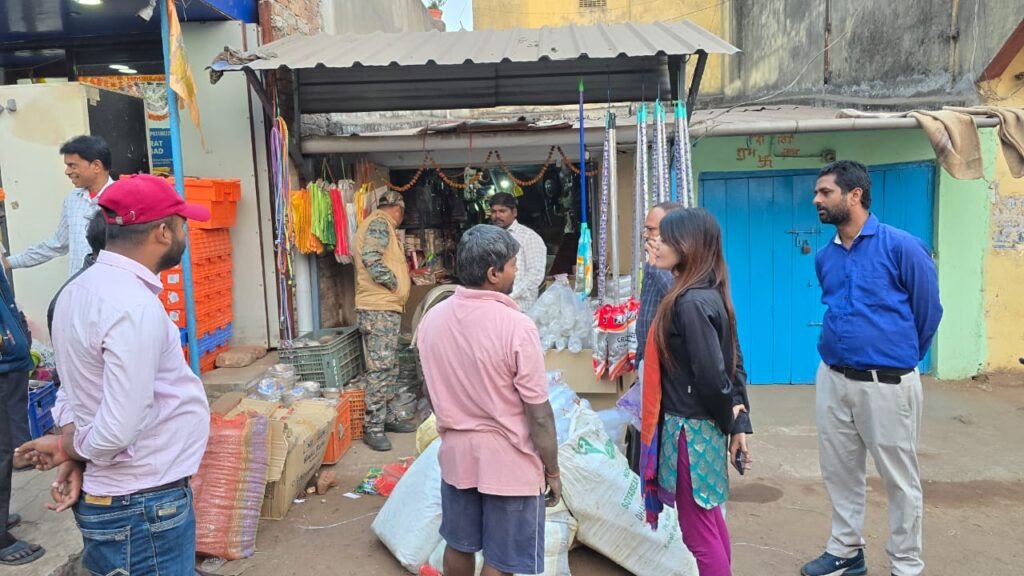 Adityapur Plastic Ban: आदित्यपुर नगर निगम का सिंगल यूज प्लास्टिक विरोधी अभियान, 33 दुकानदारों पर जुर्माना, 21,940 रुपये वसूले गए 900b8c78 1842 47d6 baea 2e3874f85e05