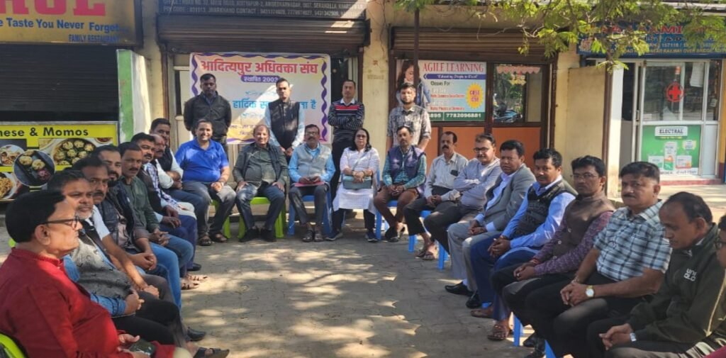 Adityapur: आदित्यपुर अधिवक्ता संघ में नई कार्यकारिणी का गठन, ओम प्रकाश बने मुख्य संरक्षक IMG 20251116 WA0025