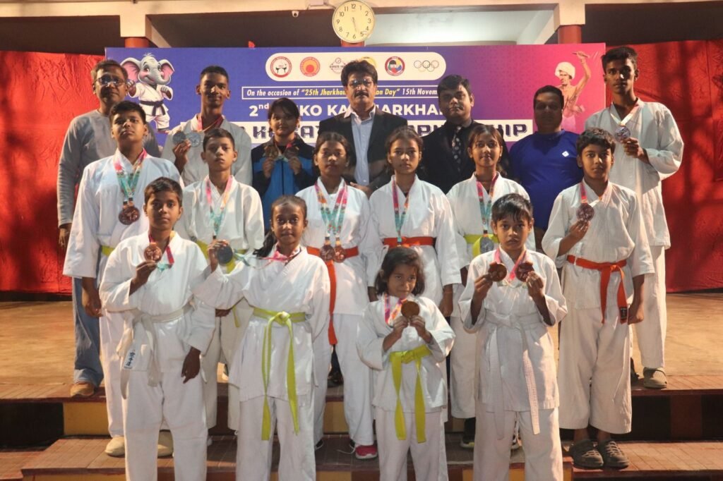 पश्चिमी सिंहभूम शूरी केन कराटे के कराटेकारों ने जीते 21 पदक, झारखंड ओपन कराटे चैंपियनशिप में हासिल किया दूसरा स्थान IMG 20251117 WA0026