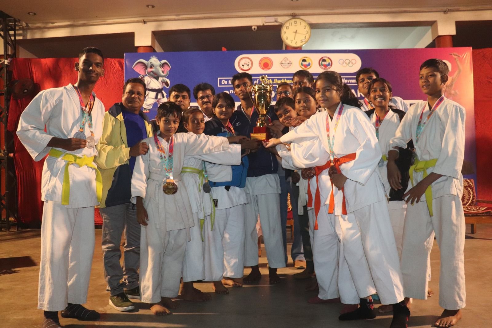 पश्चिमी सिंहभूम शूरी केन कराटे के कराटेकारों ने जीते 21 पदक, झारखंड ओपन कराटे चैंपियनशिप में हासिल किया दूसरा स्थान 3 IMG 20251117 WA0027
