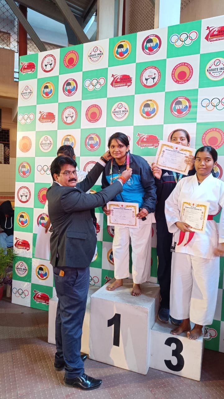पश्चिमी सिंहभूम शूरी केन कराटे के कराटेकारों ने जीते 21 पदक, झारखंड ओपन कराटे चैंपियनशिप में हासिल किया दूसरा स्थान 2 IMG 20251117 WA0030