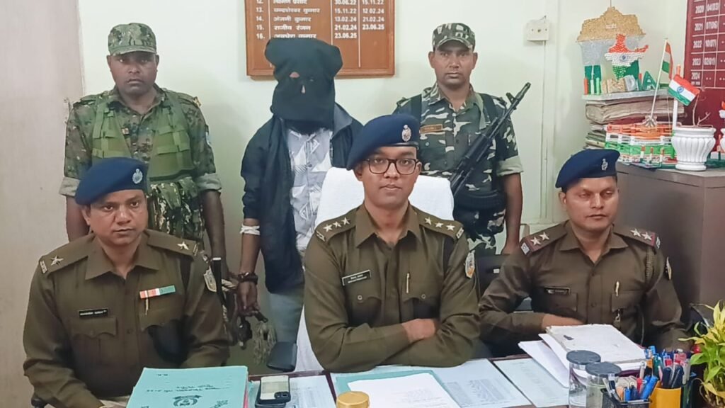 पुलिस की गिरफ्त में आरोपी