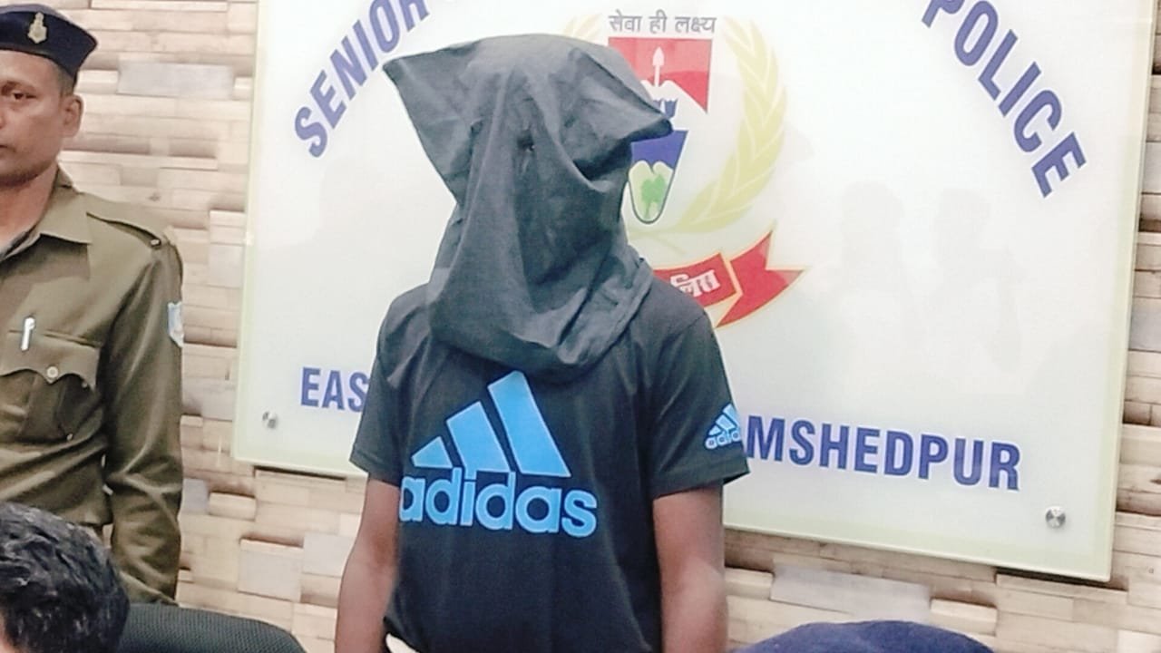 पुलिस की गिरफ्त में आरोपी