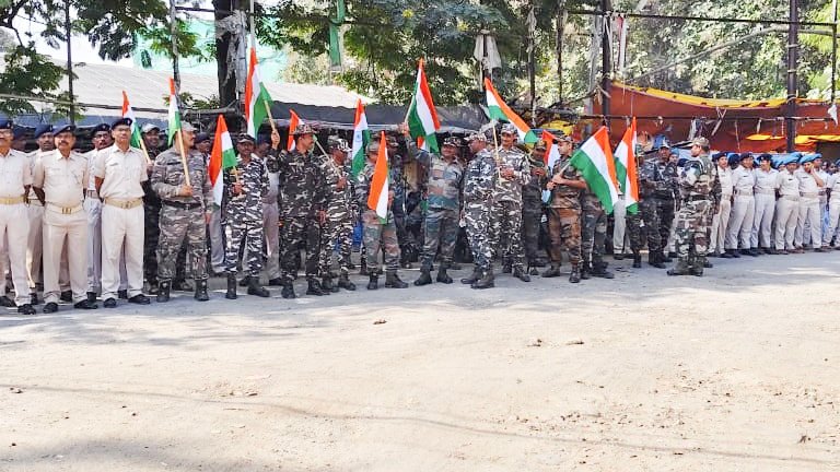 चाईबासा पुलिस का राष्ट्र को नमन : मनाया "वंदे मातरम" 150वां स्थापना दिवस 1 वंदे मातरम 150वां स्थापना दिवस