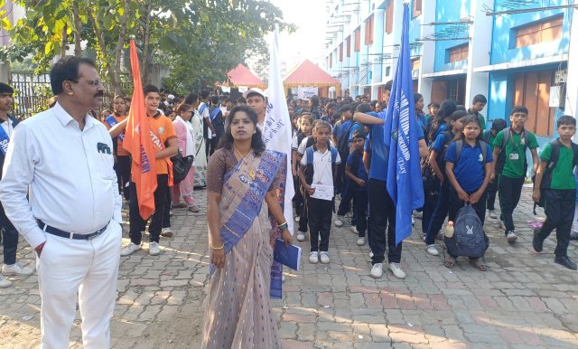 Gamharia children day celebration: श्रीराम डिवाइन एकेडमी में बाल दिवस पर खेलकूद में बच्चों ने दिखाया दम, विजेताओं को किया सम्मानित 2 IMG 20251114 181837