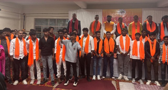 Adityapur VHP meeting: विहिप सरायकेला-खरसवां जिला बैठक में संगठन विस्तार व नशा मुक्ति अभियान पर मंथन IMG 20251117 015643