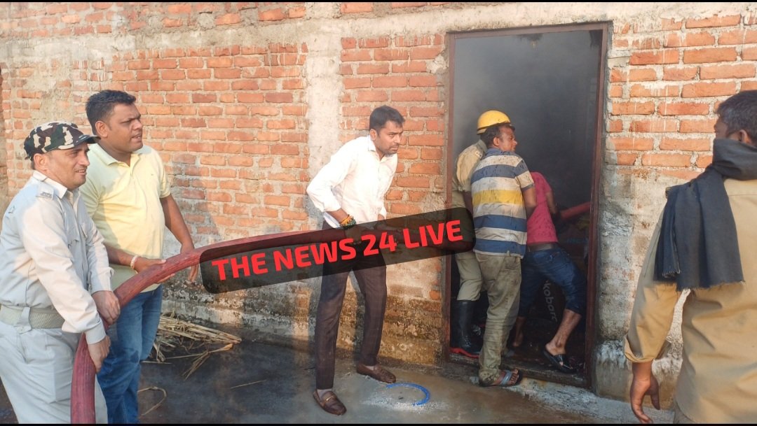 Adityapur fire incident: आदित्यपुर कल्पनापुरी में भीषण आग, कपड़ों का गोदाम जलकर राख, लाखों का नुकसान 1 Screenshot 20251114 165356 WhatsApp