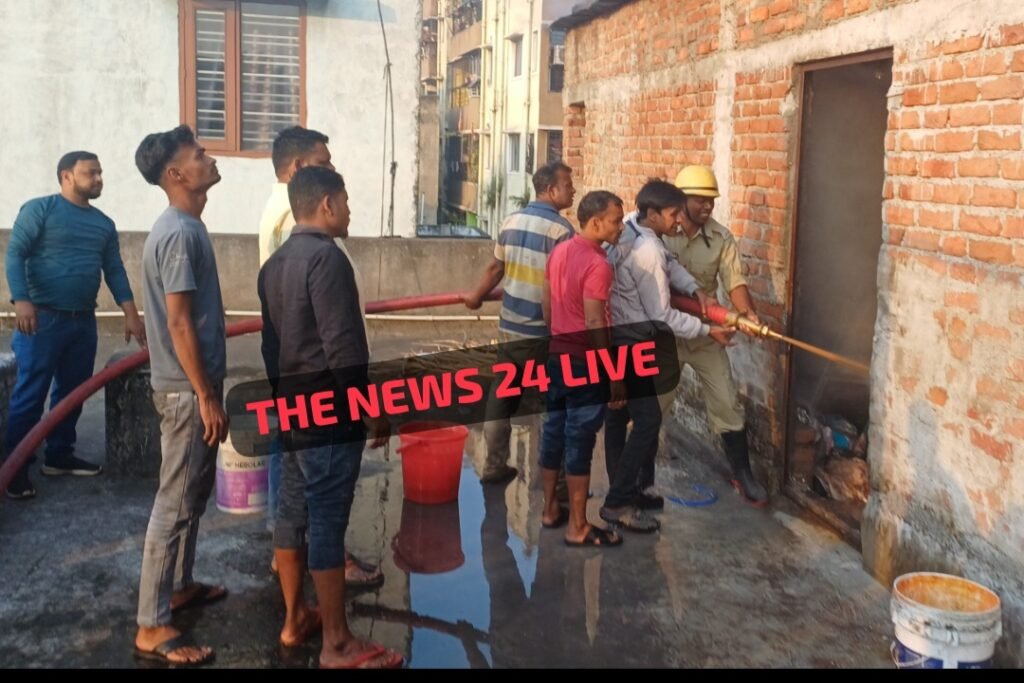 Adityapur fire incident: आदित्यपुर कल्पनापुरी में भीषण आग, कपड़ों का गोदाम जलकर राख, लाखों का नुकसान Screenshot 20251114 165431 WhatsApp