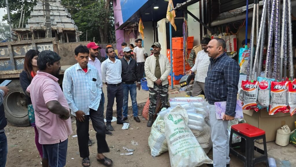 Adityapur Plastic Ban: आदित्यपुर नगर निगम का सिंगल यूज प्लास्टिक विरोधी अभियान, 33 दुकानदारों पर जुर्माना, 21,940 रुपये वसूले गए 1 a315d372 f83f 48e2 b314 2385bd194234