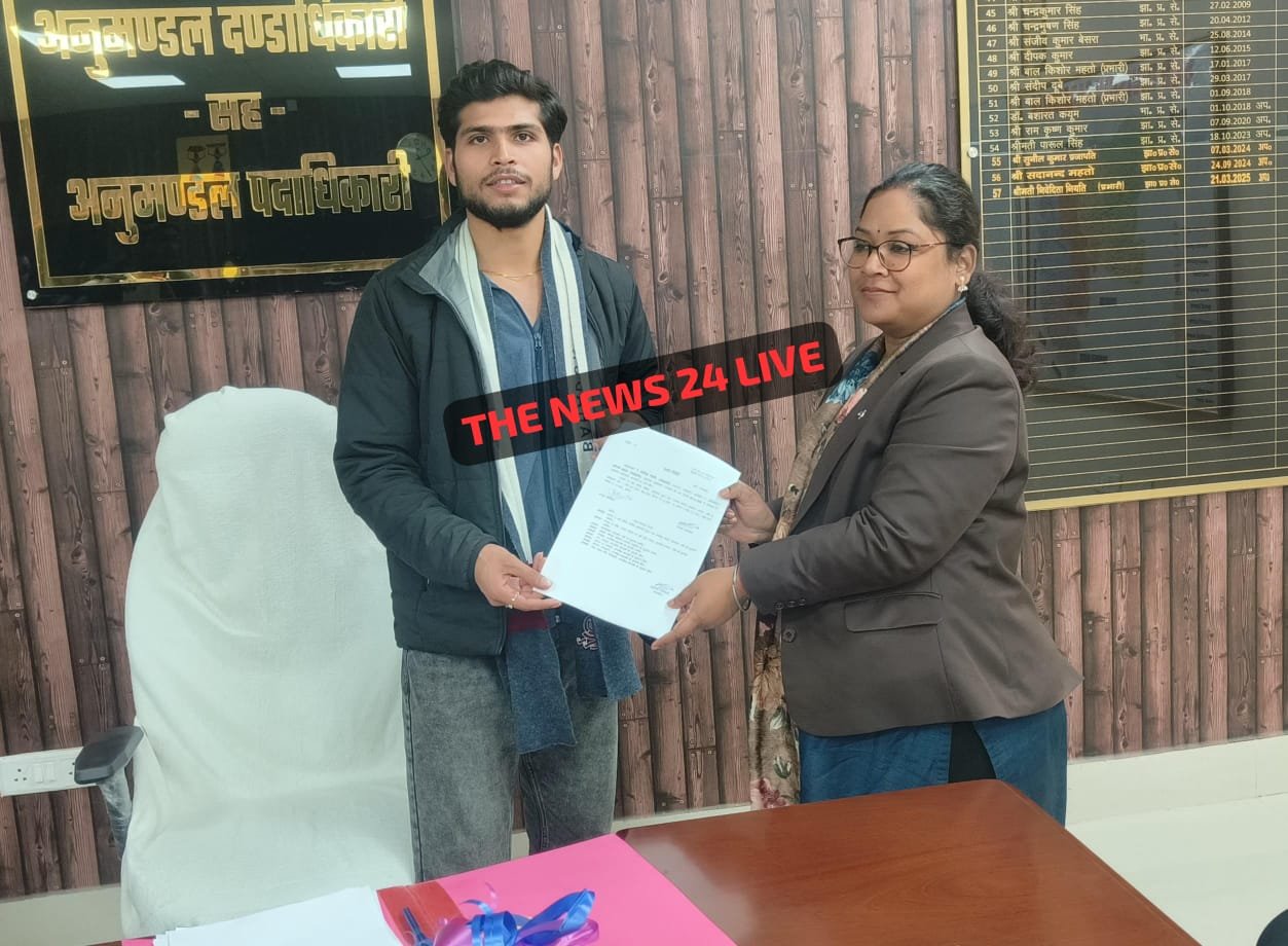 Seraikela SDO: सरायकेला अनुमंडल में 10 महीने का इंतजार खत्म, 2022 बैच के IAS अधिकारी अभिनव प्रकाश ने संभाली कमान 1 20904096 f2f5 4738 8bdc 77d6fbdd39df