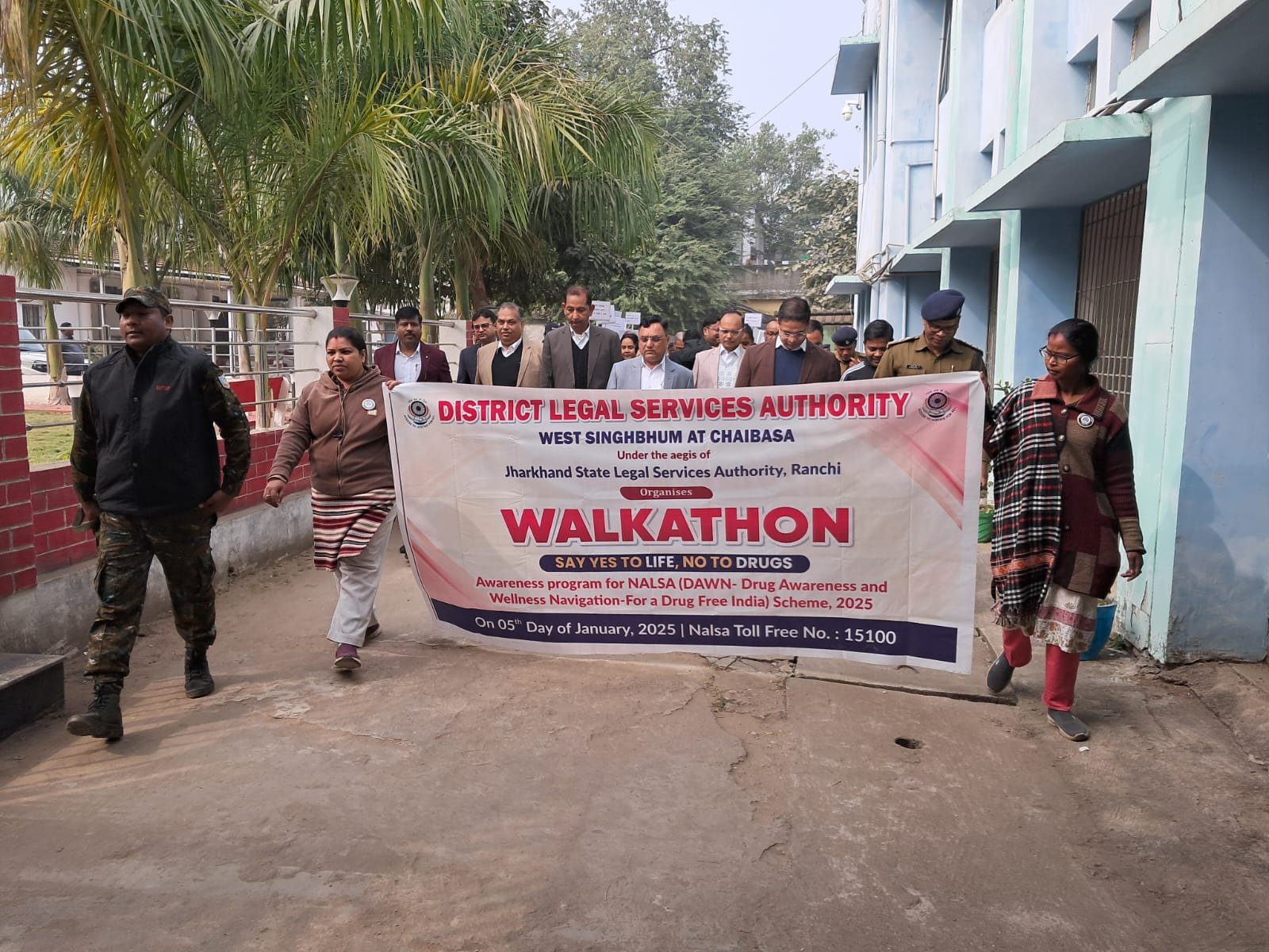 डालसा चाईबासा ने नशे के विरुद्ध सात दिवसीय जागरूकता अभियान की शुरुआत की ‘सेय यस टू लाइफ, नो टू ड्रग्स’ के नारे के साथ निकली जागरूकता रैली, जिला जज सहित कई अधिकारी हुए शामिल 2 46e1acb4 57e7 41f0 81f4 4d38ffd4306a