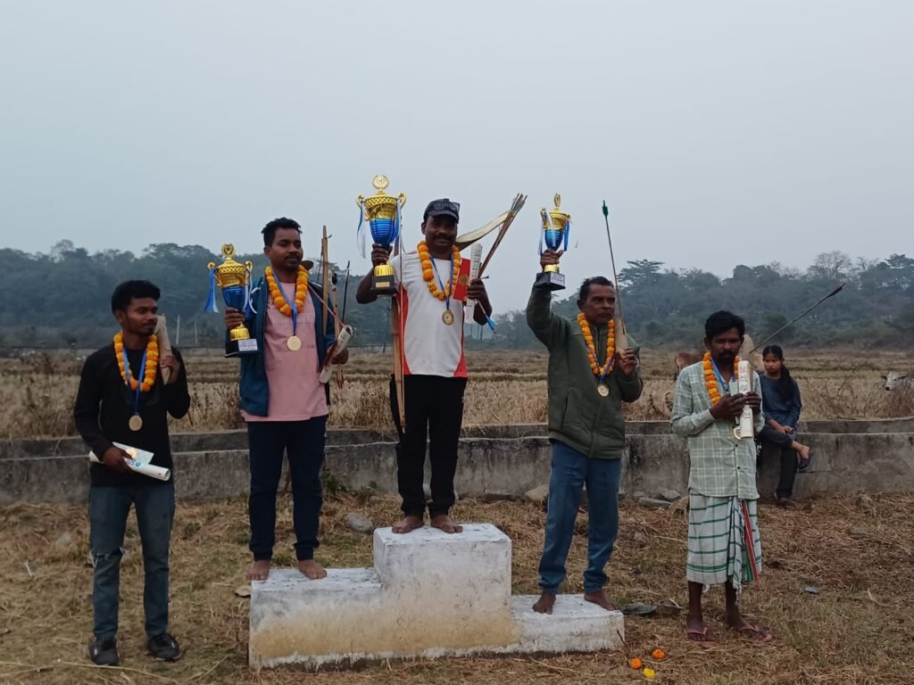 डोमन हेम्ब्रम पारम्परिक तीरंदाजी प्रतियोगिता