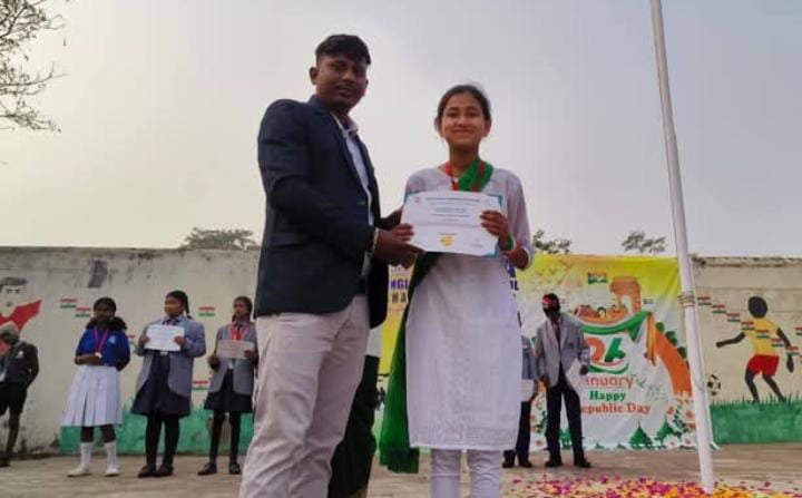 जैंत गढ़ की बेटियां यूएसओ टॉपर – केरला इंग्लिश मीडियम स्कूल की छात्राएं सम्मानित