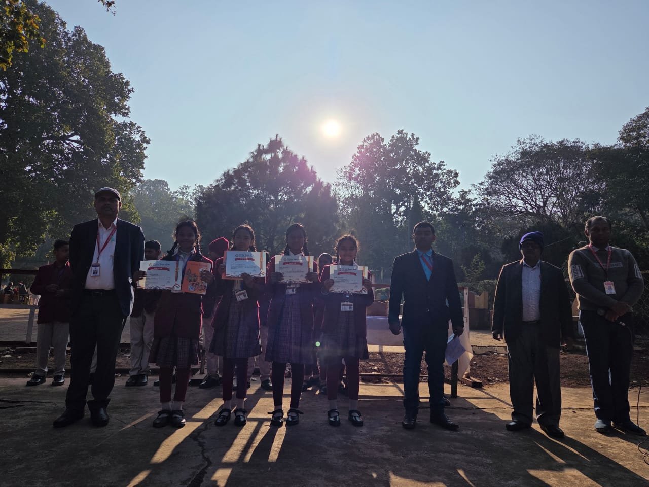 टाटा डीएवी पब्लिक स्कूल नोवामुंडी में हिंदी ओलंपियाड प्रमाण पत्र वितरण समारोह