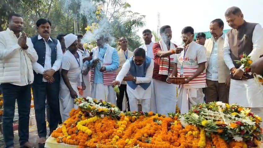 Hemant Soren Kharsawan: खरसावां गोलीकांड: गुवा गोलीकांड की तर्ज पर शहीदों को खोजकर सम्मान देगी हेमंत सोरेन सरकार मुख्यमंत्री की घोषणा: खरसावां शहीद स्थल पार्क जल्द होगा जनता को समर्पित 821ca047 b9cb 49c4 98dc a2cebb8903d1