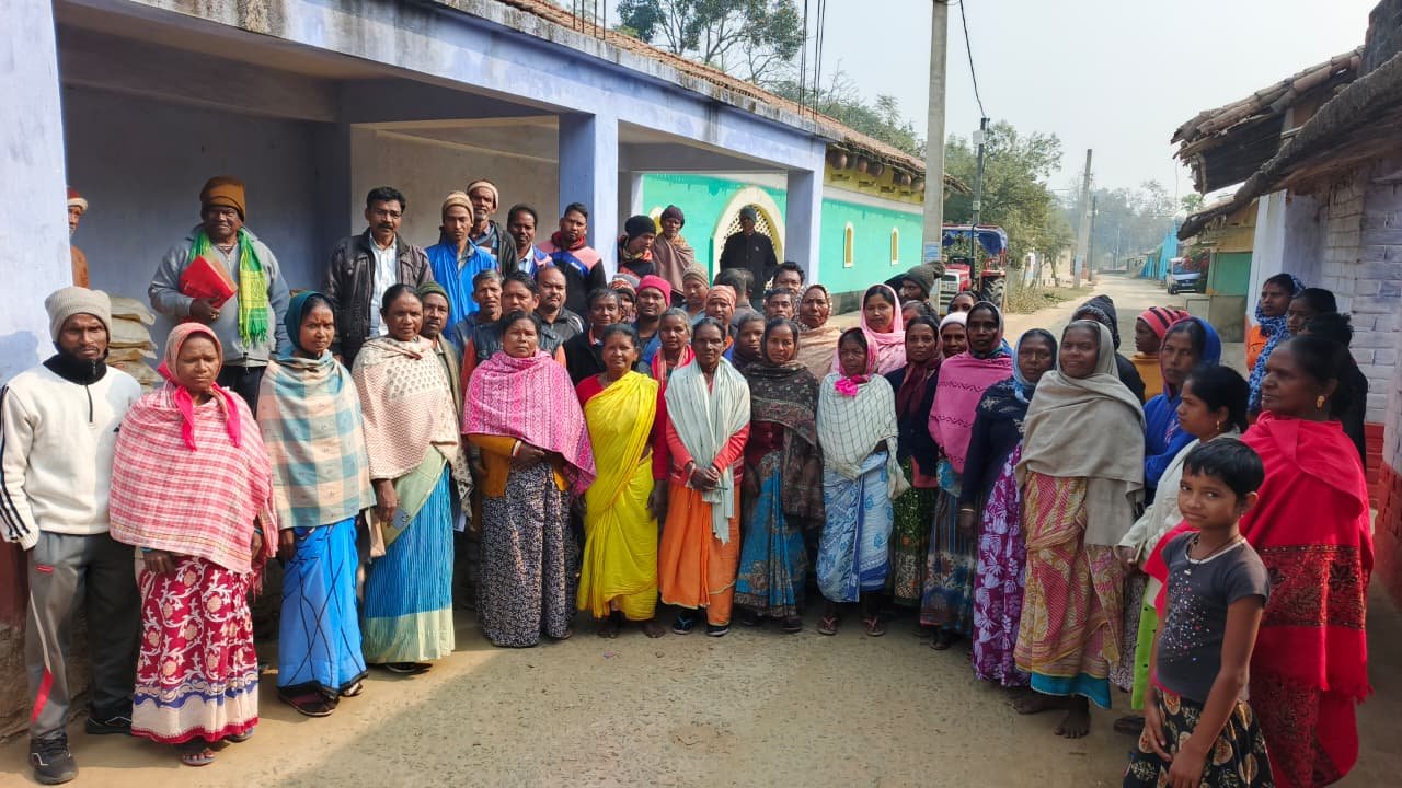 चक्रधरपुर के पोटका, इचिंडा समेत 27 मौजा को नगर परिषद क्षेत्र से बाहर रखने का प्रस्ताव पारित पोटका संथाल बस्ती में पेसा अधिनियम के तहत पहली ग्रामसभा, सांसद जोबा माझी रहीं उपस्थित 2 94a6780e 5642 4ed6 89d1 96af71542a16