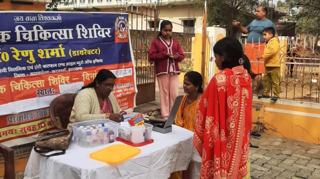 Adityapur Free Health Camp: आदित्यपुर में नए साल पर सेवा की पहल: डॉ. रेणु शर्मा ने लगाया निःशुल्क होम्योपैथी चिकित्सा शिविर IMG 20260101 WA0073