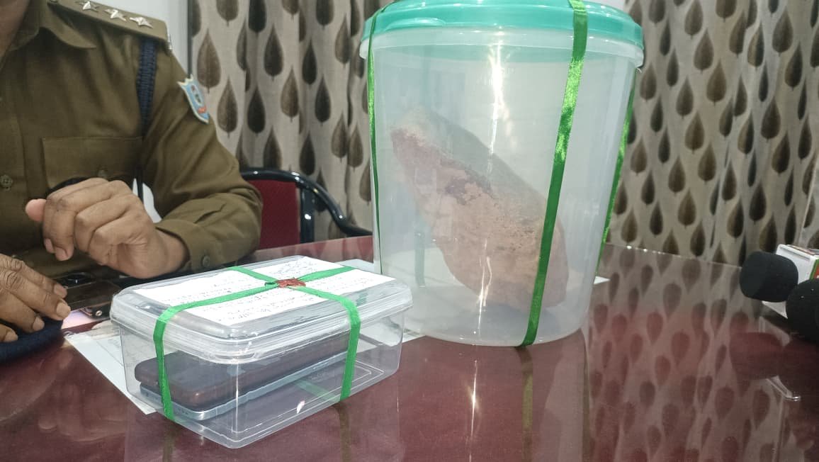 हत्या आरोपी के पास बरामद हथियार