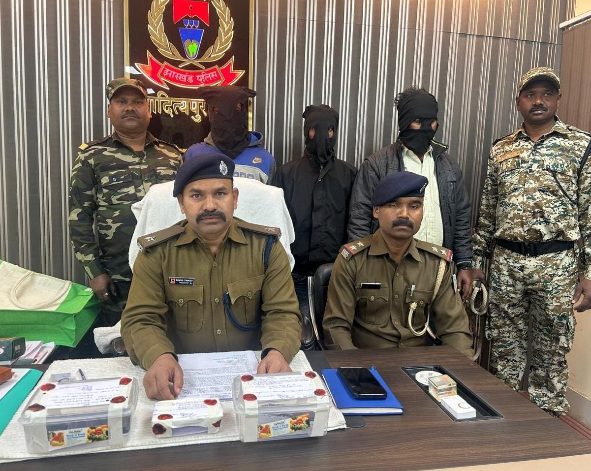 पुलिस की गिरफ्त में आरोपी