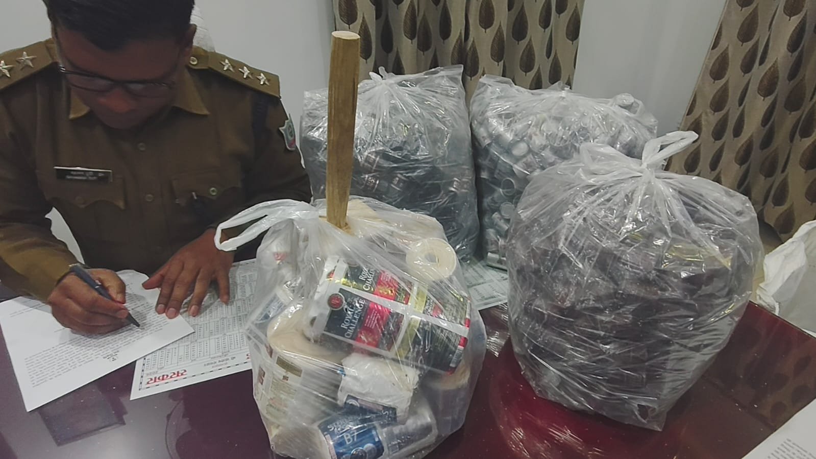 बरामद अवैध नकली शराब