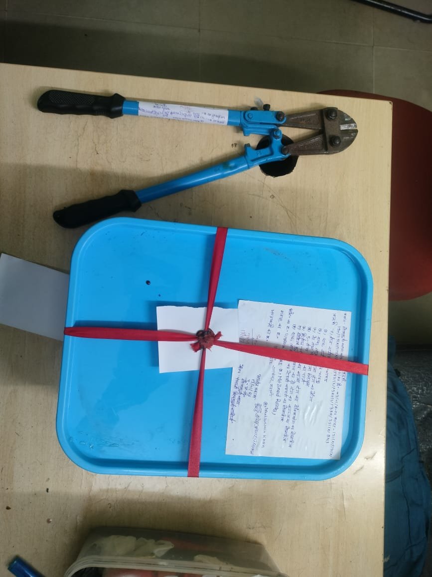 Jamshedpur: गोलमुरी मारपीट कांड में गिरफ्तार आरोपी और बरामद हथियार