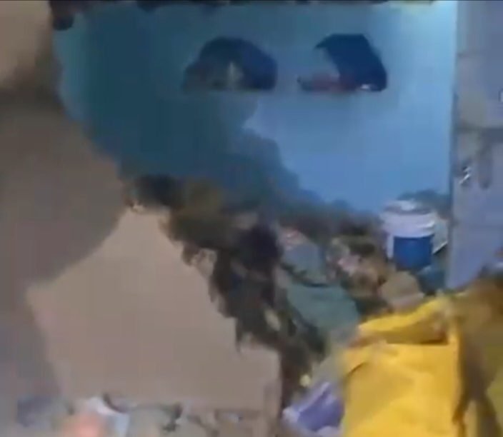 हाथी ने दीवार तोड़ घर के समान भी किया क्षतिग्रस्त