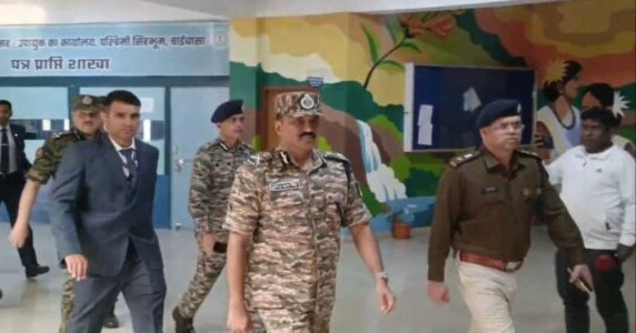 सारंडा फतेह की तैयारी : बैठक में शामिल होने पहुंचे केंद्रीय रिजर्व पुलिस बल (CRPF) के महानिदेशक