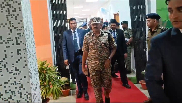 ऑपरेशन ब्लैक फॉरेस्ट के तहत सारंडा जंगल में नक्सल विरोधी अभियान