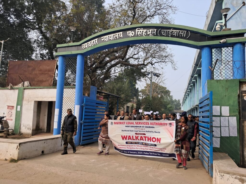 डालसा चाईबासा ने नशे के विरुद्ध सात दिवसीय जागरूकता अभियान की शुरुआत की ‘सेय यस टू लाइफ, नो टू ड्रग्स’ के नारे के साथ निकली जागरूकता रैली, जिला जज सहित कई अधिकारी हुए शामिल f28c7342 e661 4d97 b601 0d2c3050f654