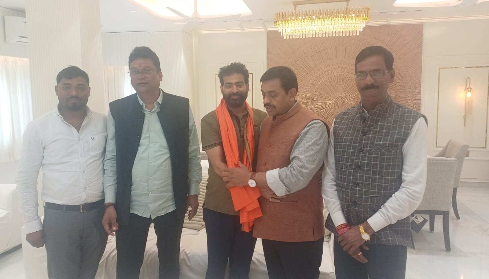  कांग्रेस प्रदेश महासचिव अजय सिंह को दी जन्मदिन की बधाई