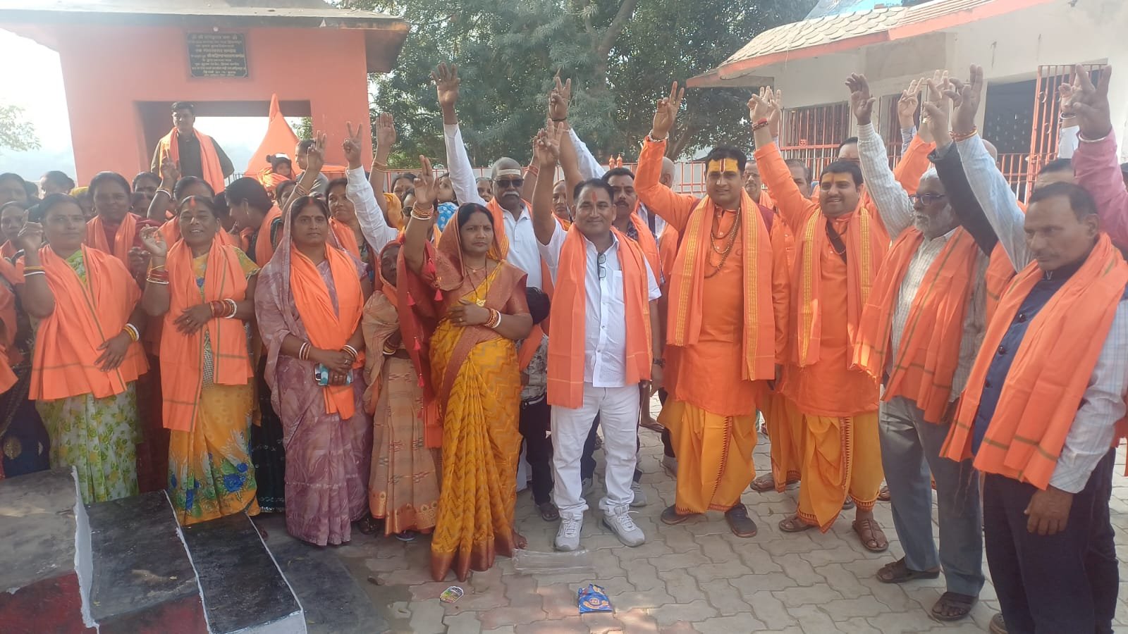 वार्ड 34 से रिंकी देवी के नामांकन