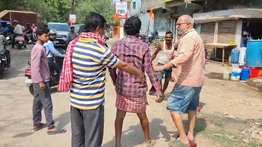 आदित्यपुर में शराबी का आतंक