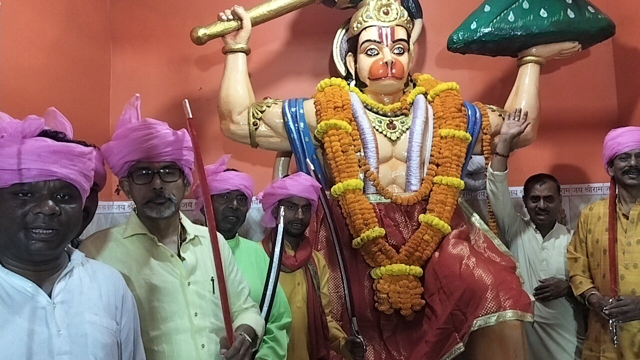 आदित्यपुर के इमली चौक स्थित श्री श्री सार्वजनिक बजरंग अखाड़ा समिति