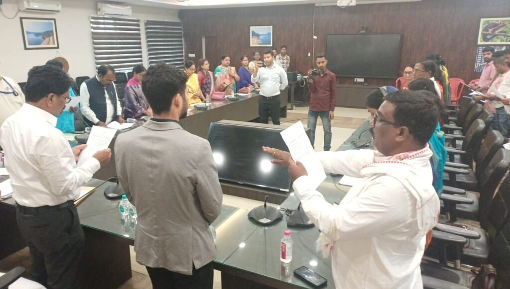 आदित्यपुर नगर निगम का शपथ ग्रहण समारोह